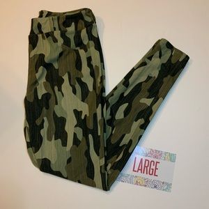 AGNES & DORA Knit Jeggings Olive Camo, L, EUC